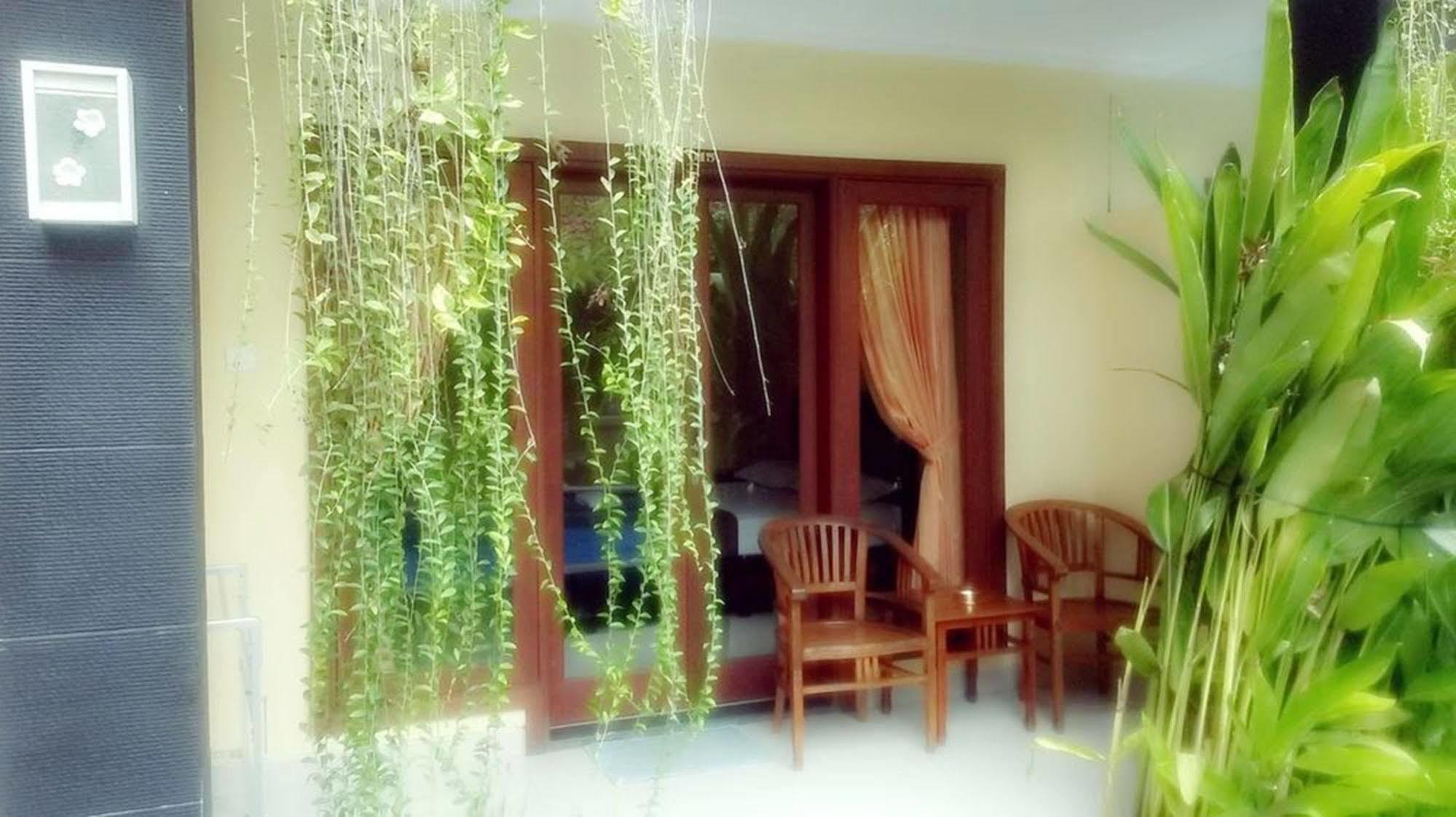 Waringin Homestay Kuta  Exterior photo
